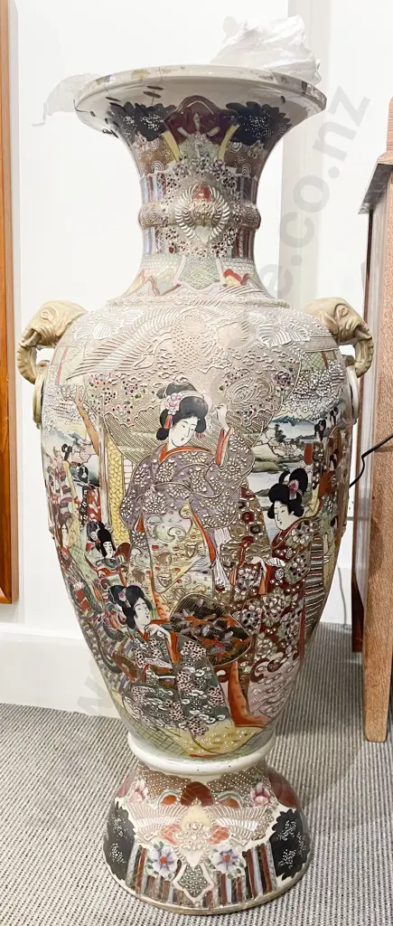 Large Satsuma Floor Vase (Faults) Image 1++