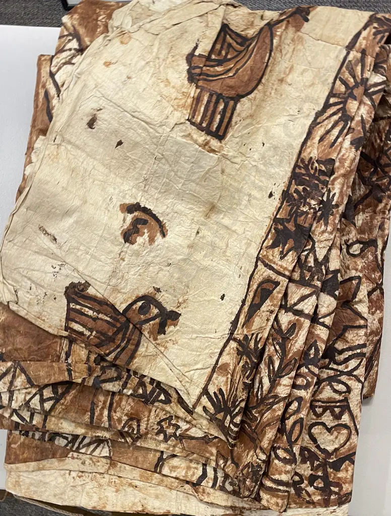 Large Tapa Cloth Image 1++