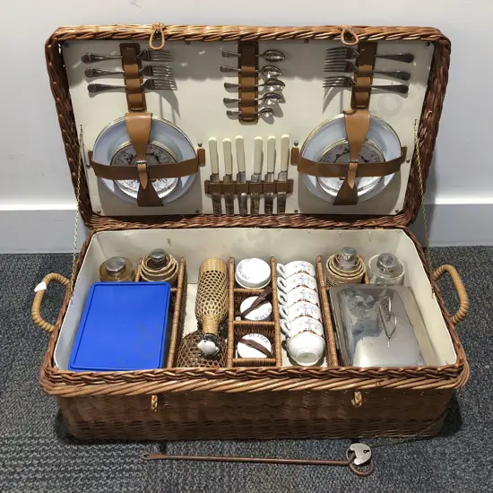 Wicker Picnic Basket with Fitted Interior