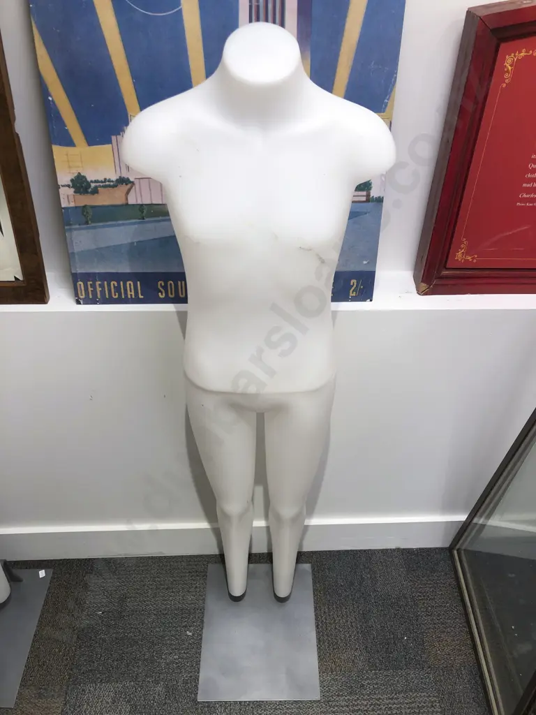 Modern Shop Display Mannequin Image 1++