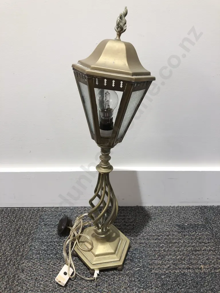 Brass Lantern Form Table Lamp Image 1++