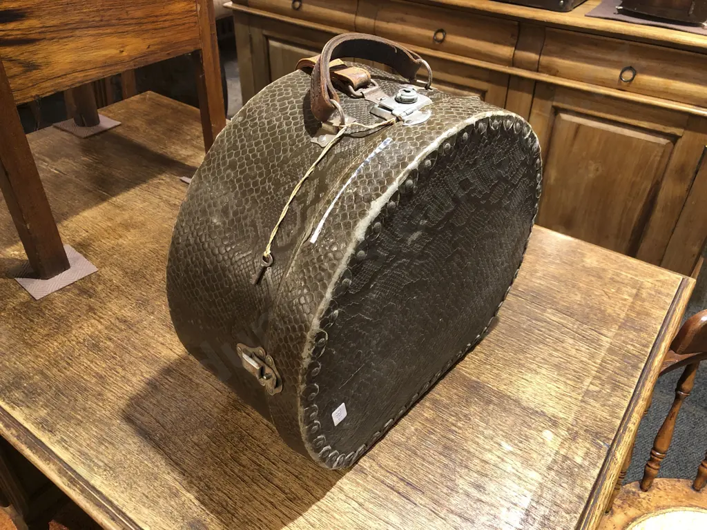 Faux Leather Hat Box Image 1++