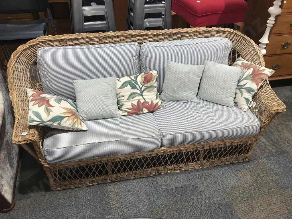 Wicker Two Seater Settee Image 1++