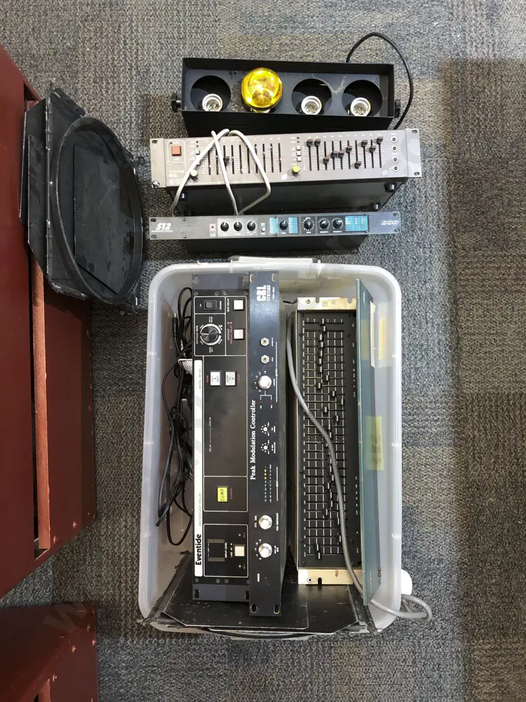 Pair of Large Vintage Theatre Speakers Together with Box of Assorted Electronics Image 1++