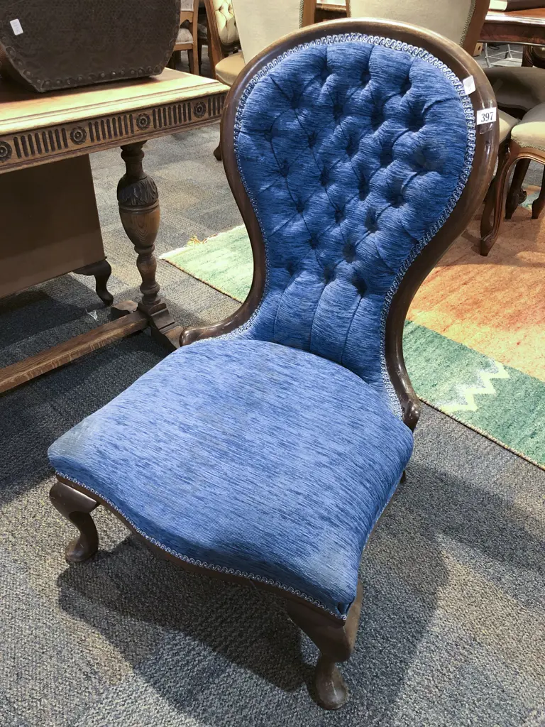 Button Back Grandmother Chair Image 1++