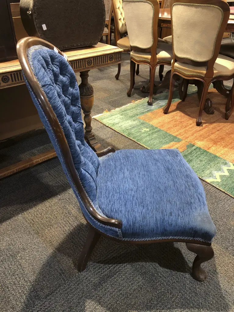 Button Back Grandmother Chair Image 1++