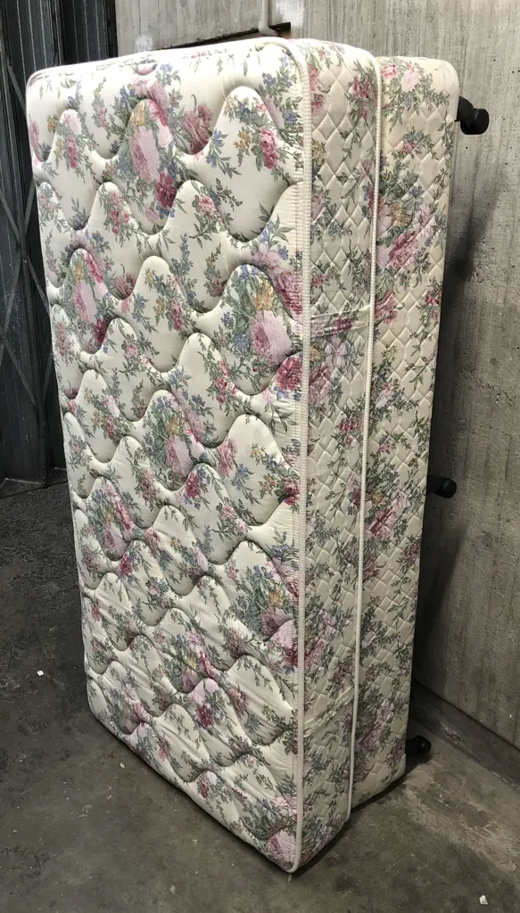 Single Bed and Base Image 1++