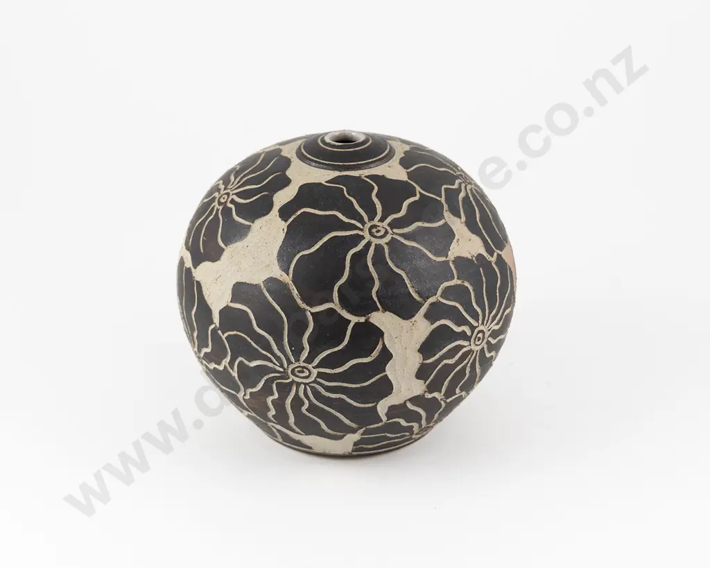 Incised Ovoid Vase Image 1++
