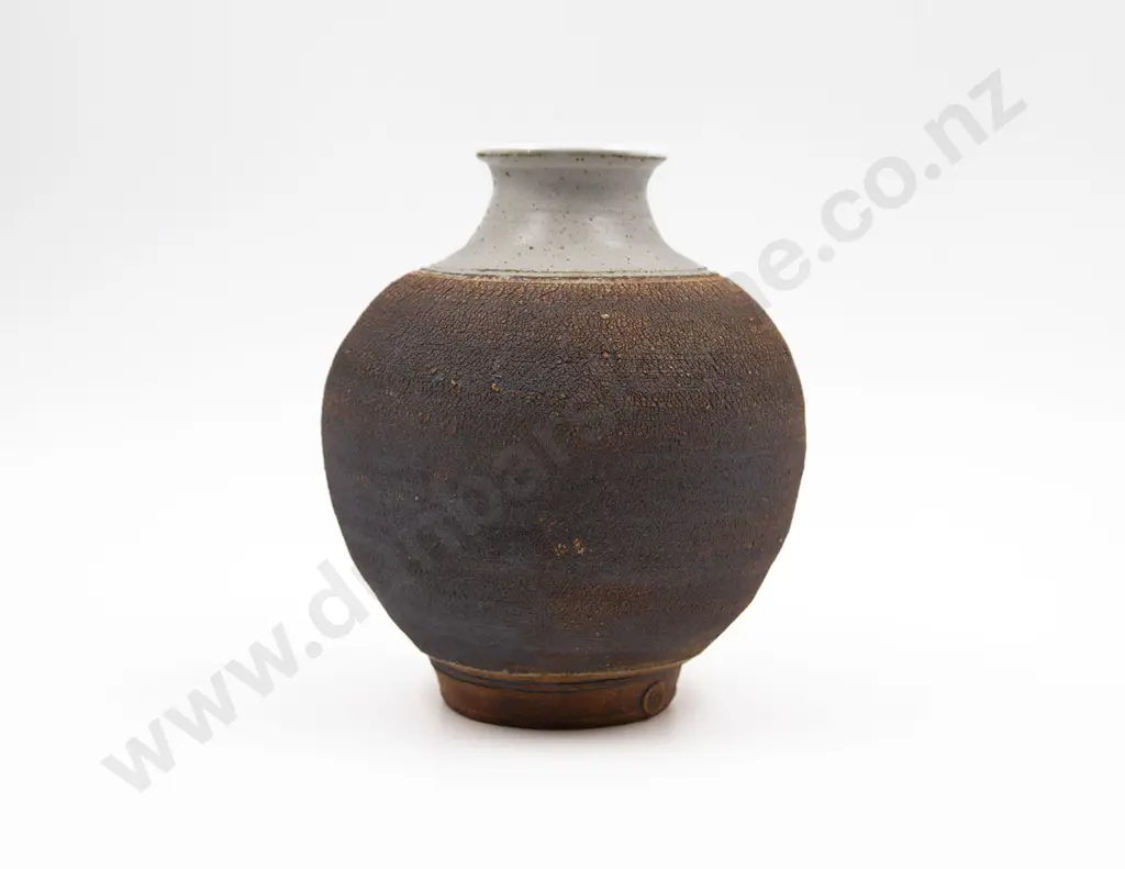 NZ Pottery Ovoid Vase Image 1++