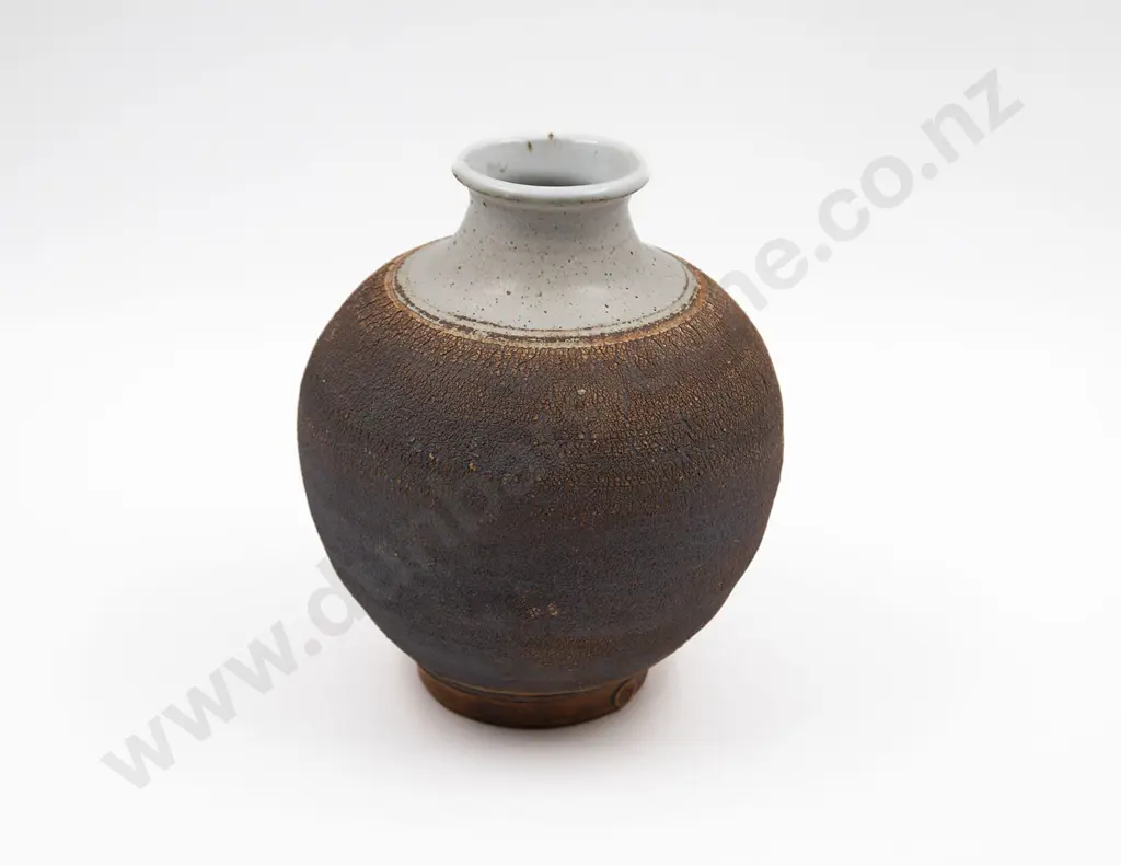NZ Pottery Ovoid Vase Image 1++