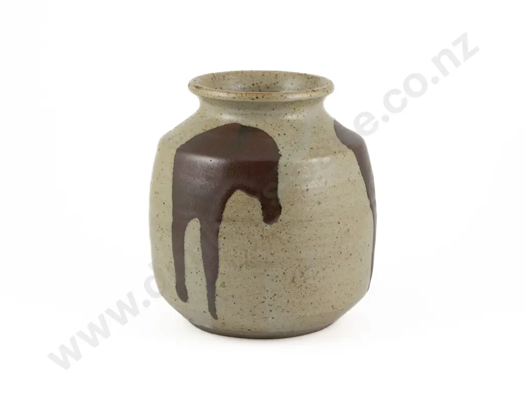 NZ Pottery Vase Image 1++