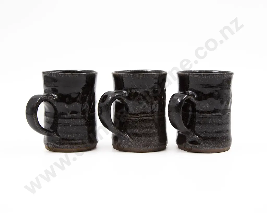 Three Mirek Smisek Mugs & Plate Image 1++