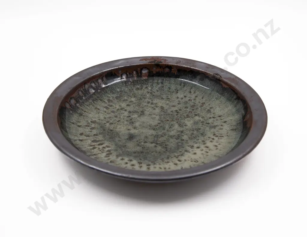 NZ Pottery Shallow Bowl Image 1++