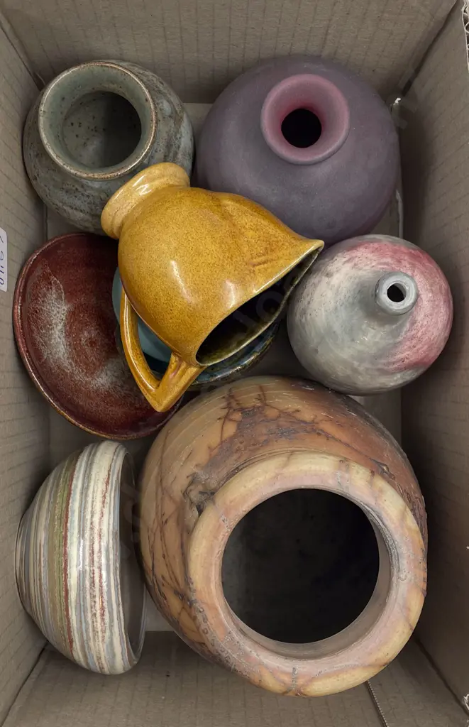 Small Box of Assorted Pottery Image 1++