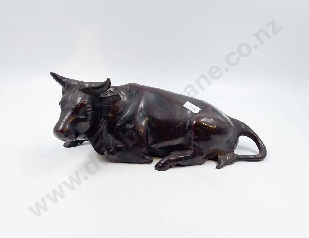 Cast Metal Bull Ornament Image 1++