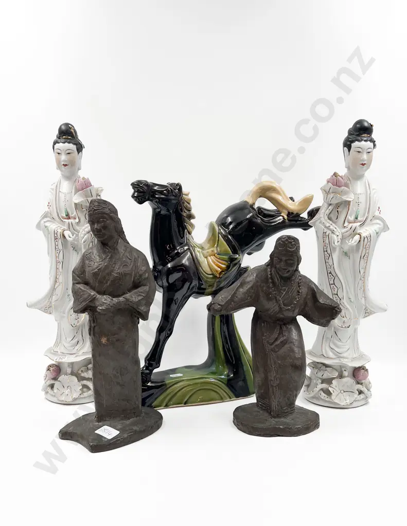 Glazed Horse Ornament with Four Assorted Ornaments Image 1++