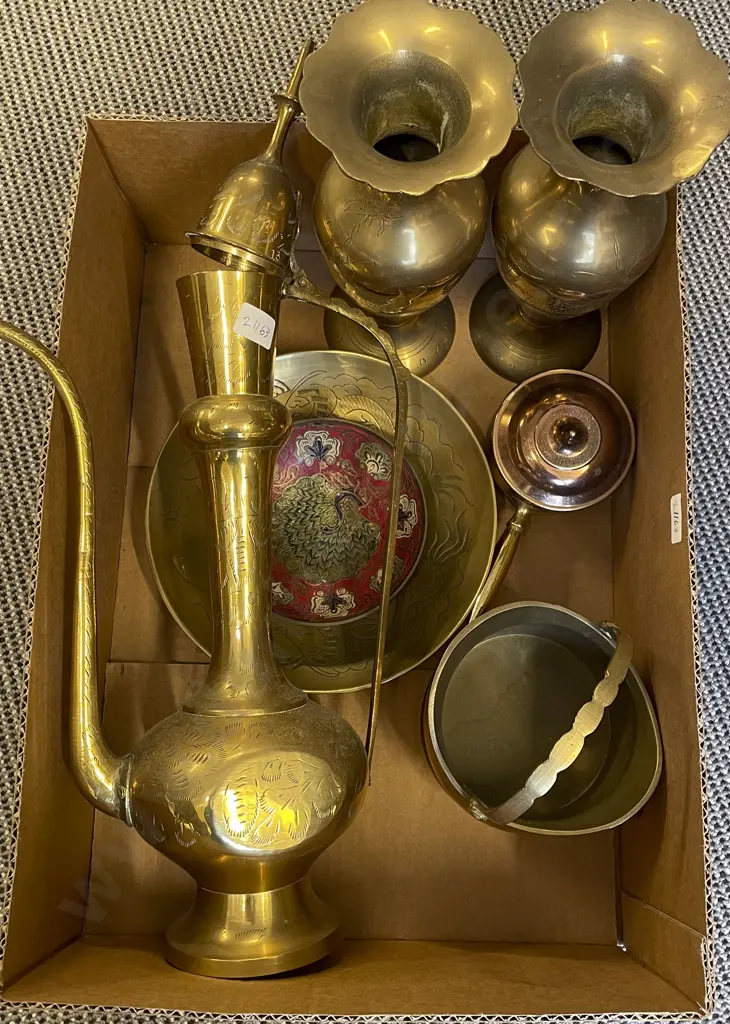 Box of Assorted Brassware Image 1++