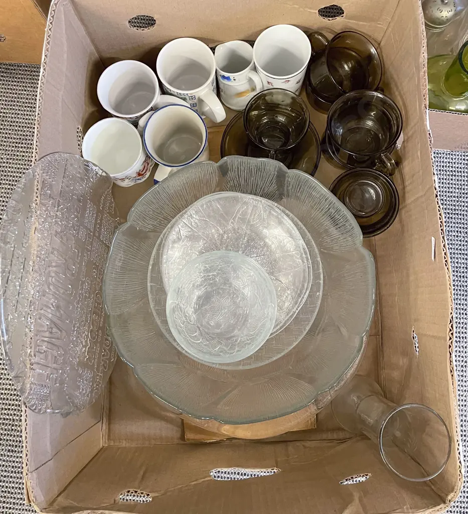 Box of Assorted Glassware etc Image 1++