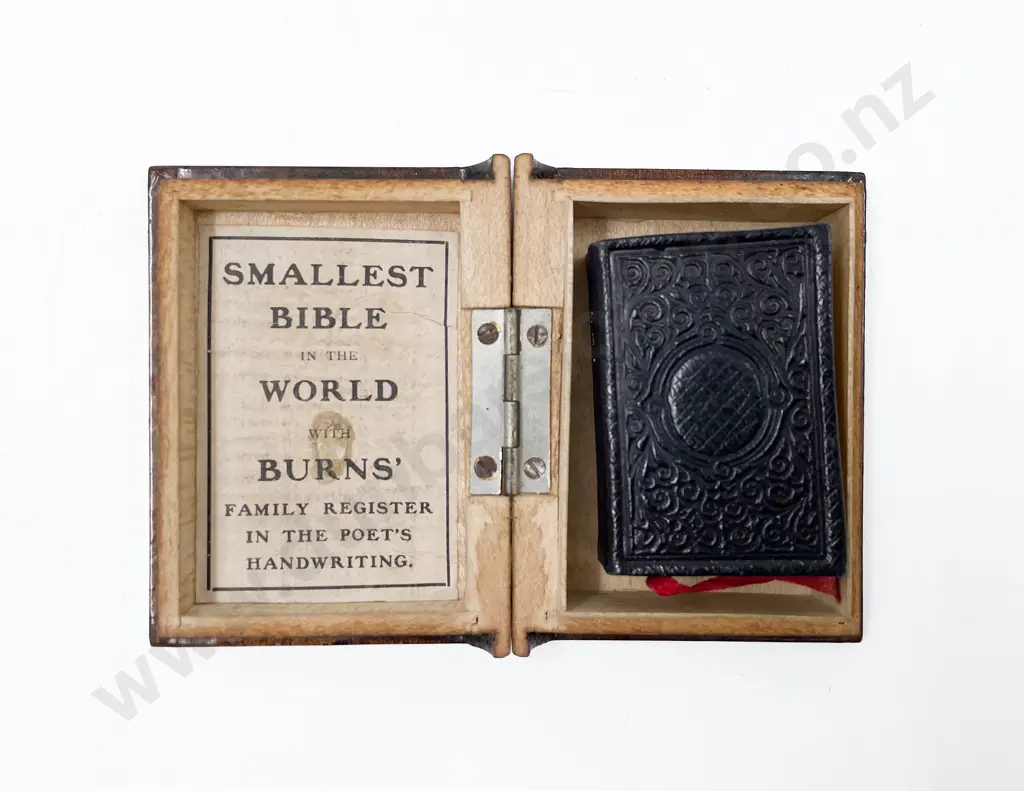 Smallest Bible In the World With Lacquered Case Image 1++