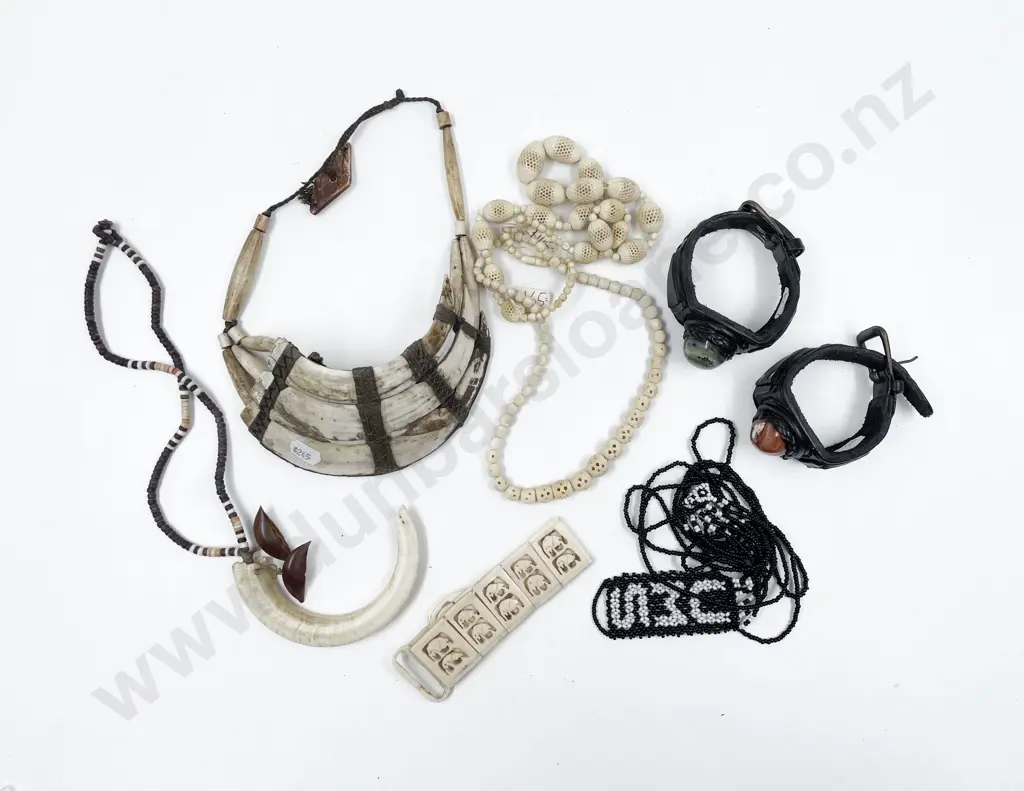 Quantity of Assorted Resin and Ivory Necklaces/Bracelets etc Image 1++