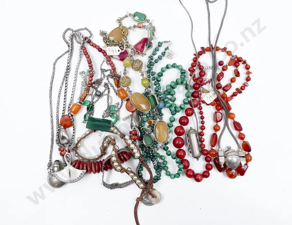 Bag of Assorted Costume Jewellery Image 1++