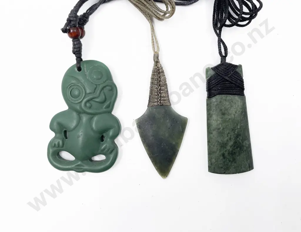 Bag of Assorted Tourist Ware Pendants Image 1++
