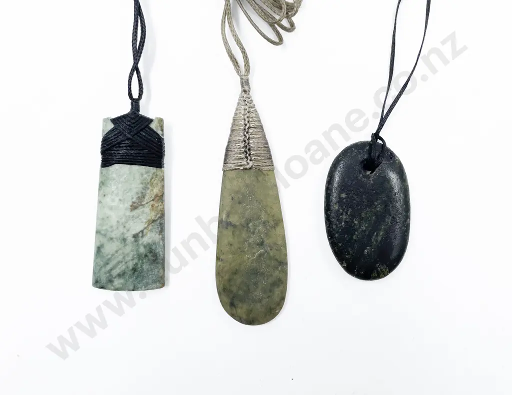 Bag of Assorted Tourist Ware Pendants Image 1++