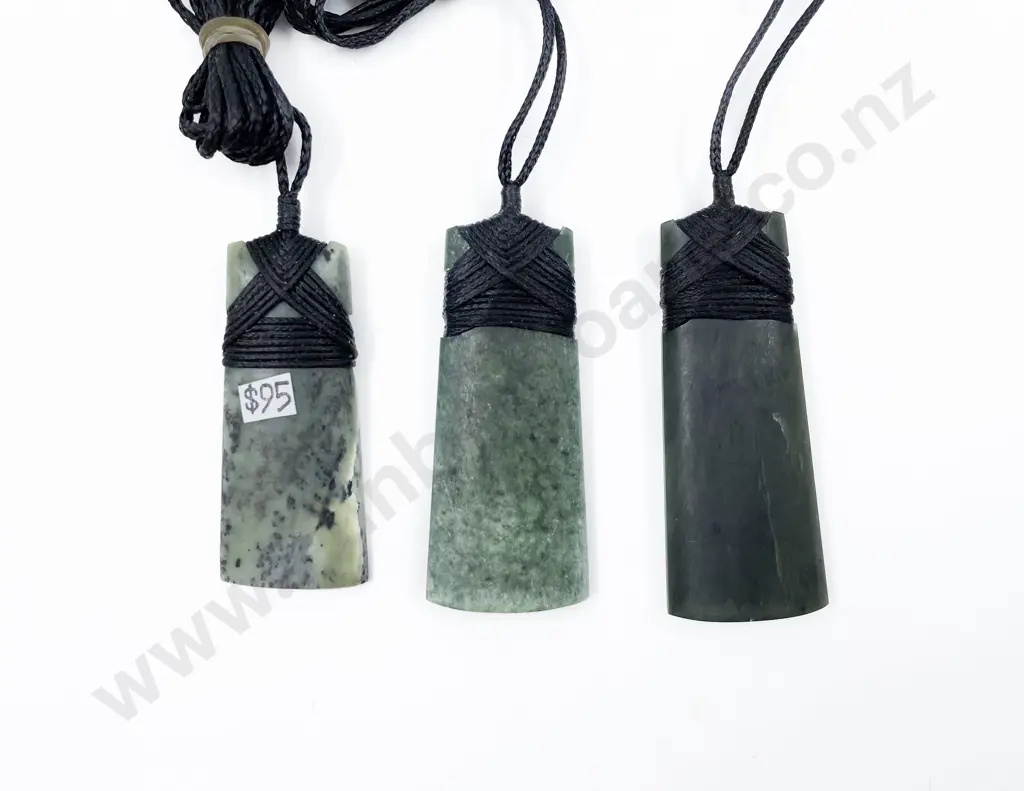 Bag of Assorted Tourist Ware Pendants Image 1++