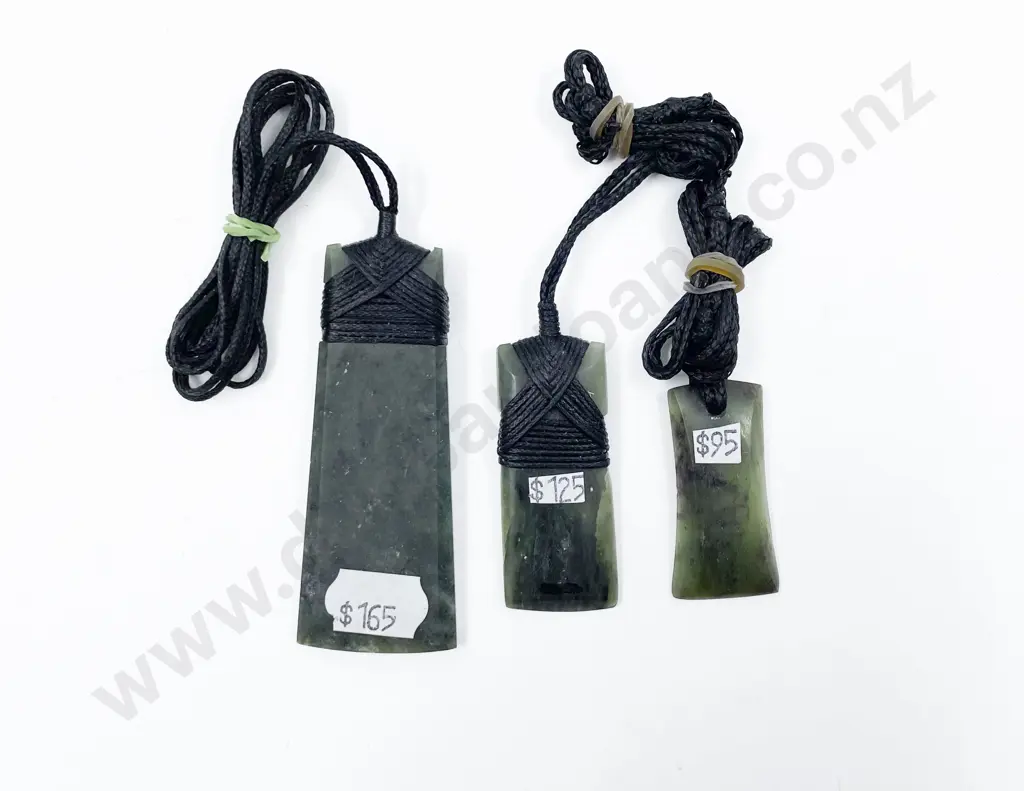 Bag of Assorted Tourist Ware Pendants Image 1++