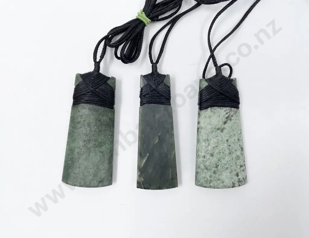 Bag of Assorted Tourist Ware Pendants Image 1++
