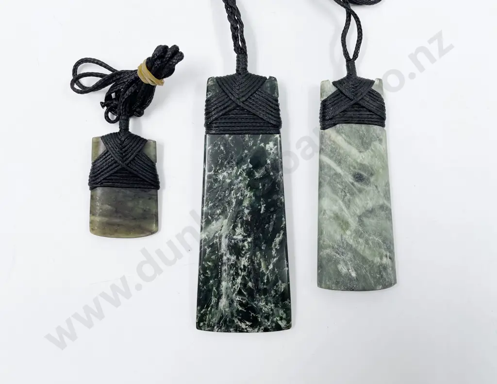 Bag of Assorted Tourist Ware Pendants Image 1++