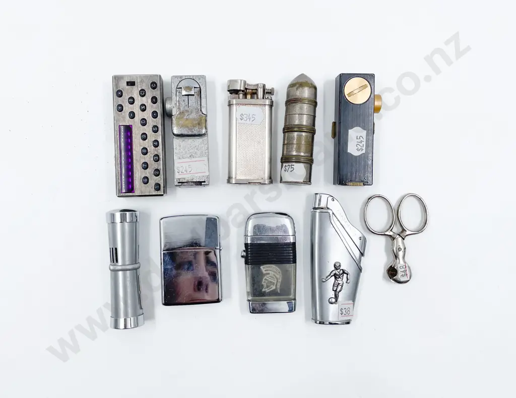 Small Quantity of Vintage Lighters etc Image 1++