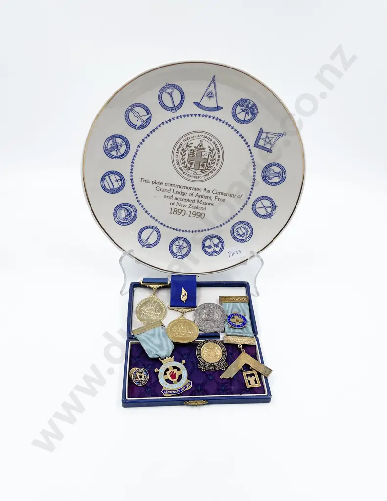 Small Quantity of Assorted Free Masons Badges and Medals etc Image 1++