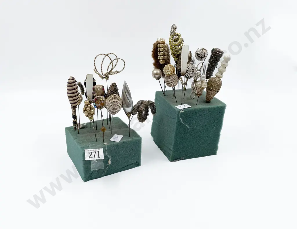 Quantity of Assorted Vintage Hat Pins Image 1++