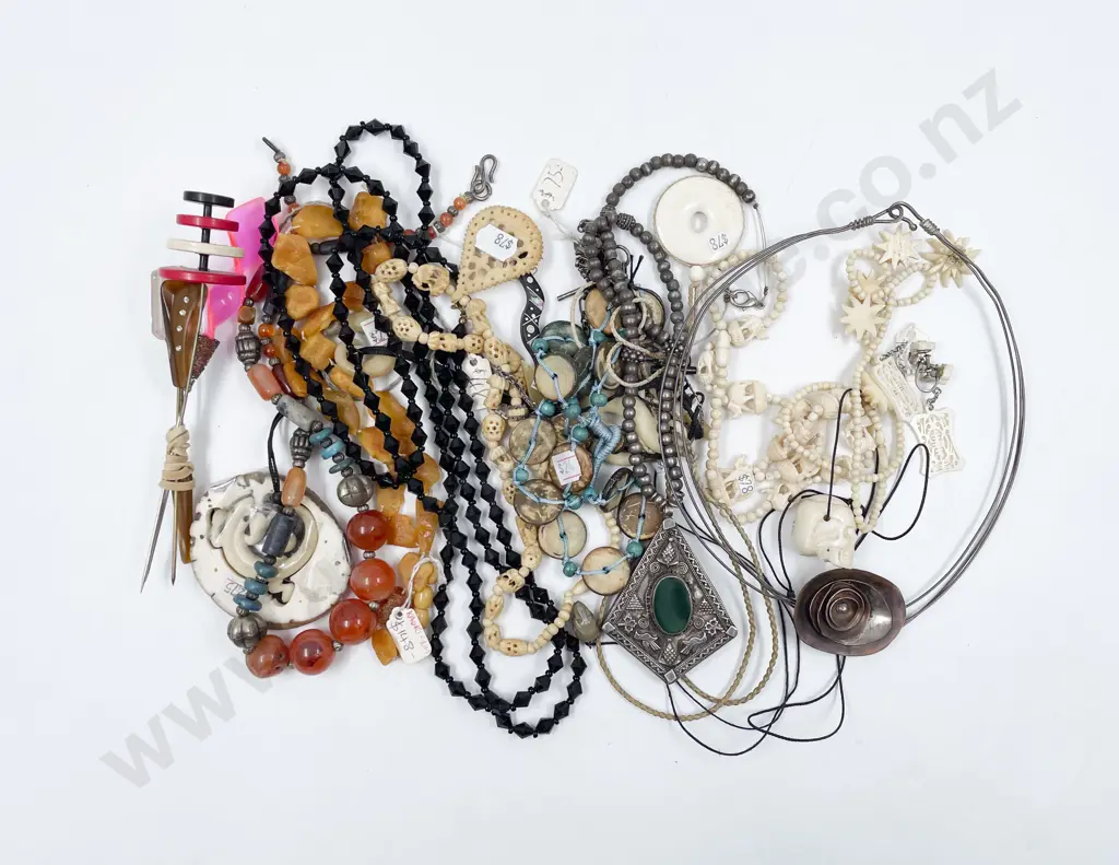 Bag of Assorted Costume Jewellery etc Image 1++