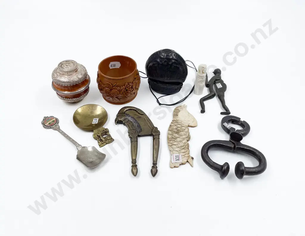 Quantity of Assorted Vintage Image 1++
