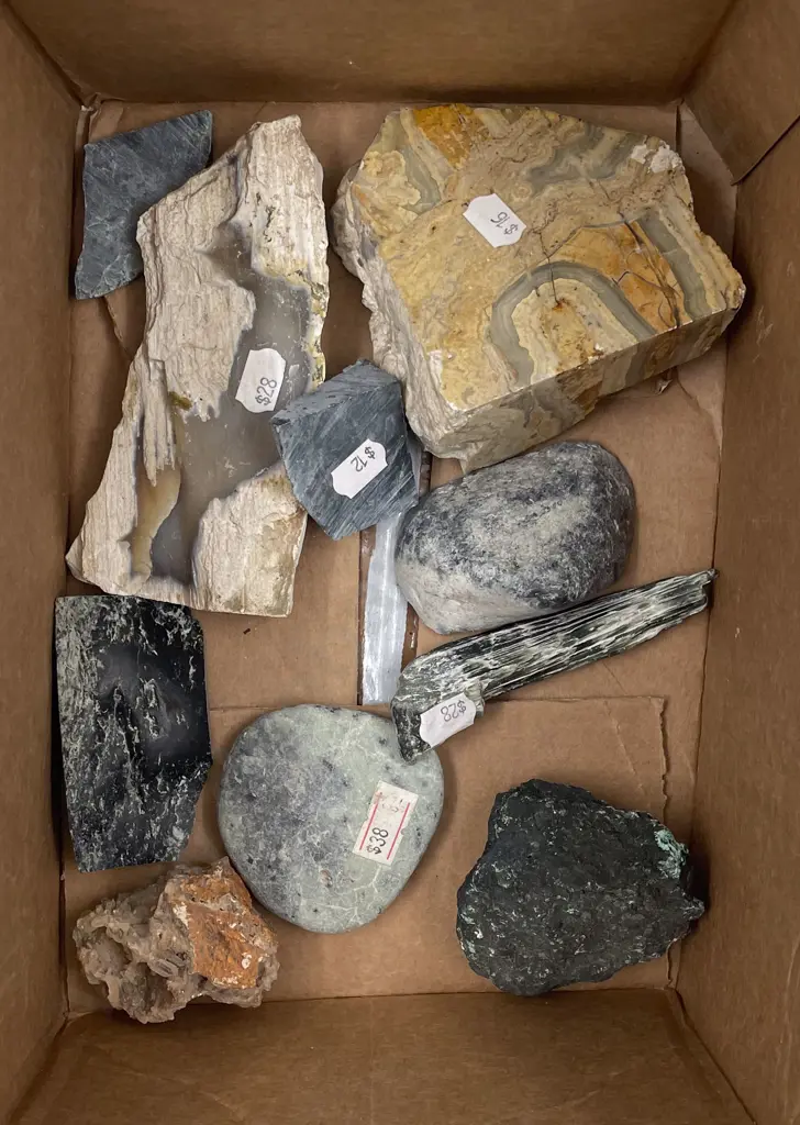 Small Box of Assorted Geological Samples Image 1++