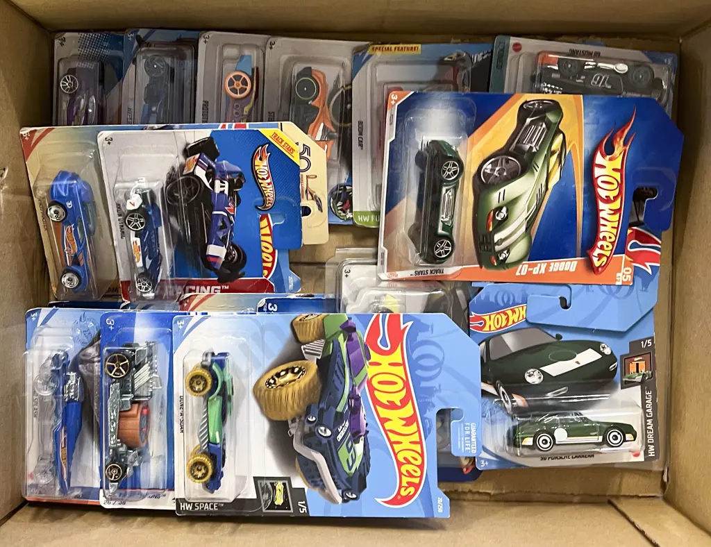 18 Boxed Hot Wheel Models Image 1++