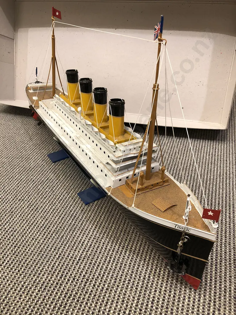 Quantity of Assorted Various Titanic Merch Including Poster and Kitset Wind up Boat Image 1++
