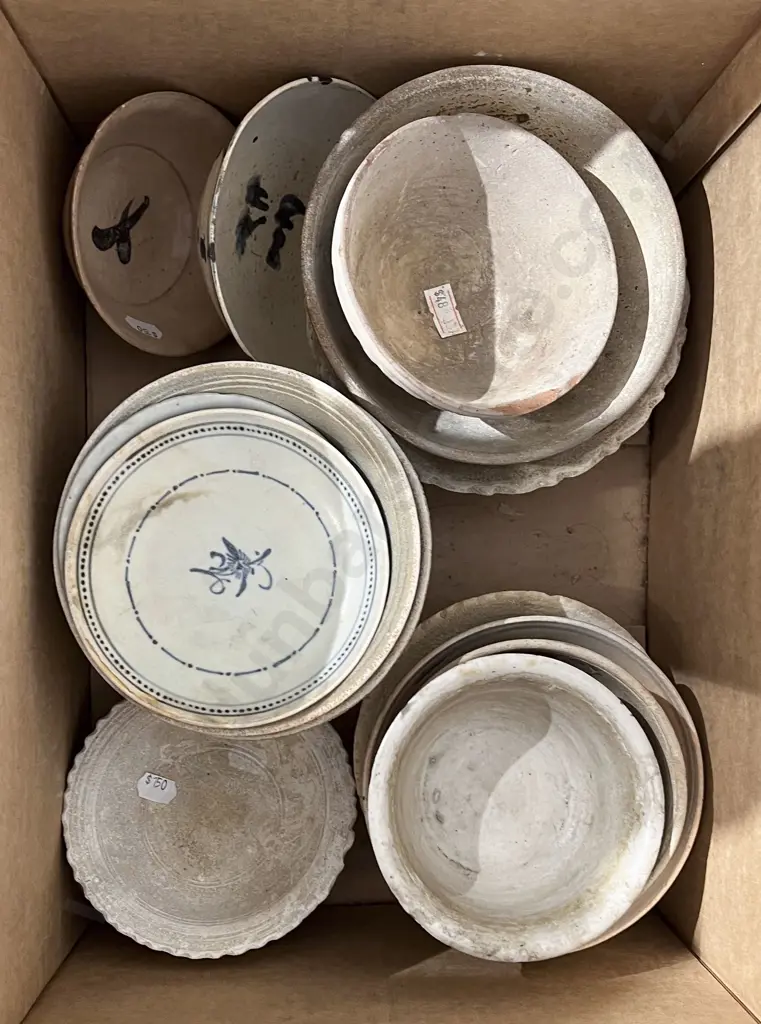 Quantity of Assorted Asian Pottery Image 1++