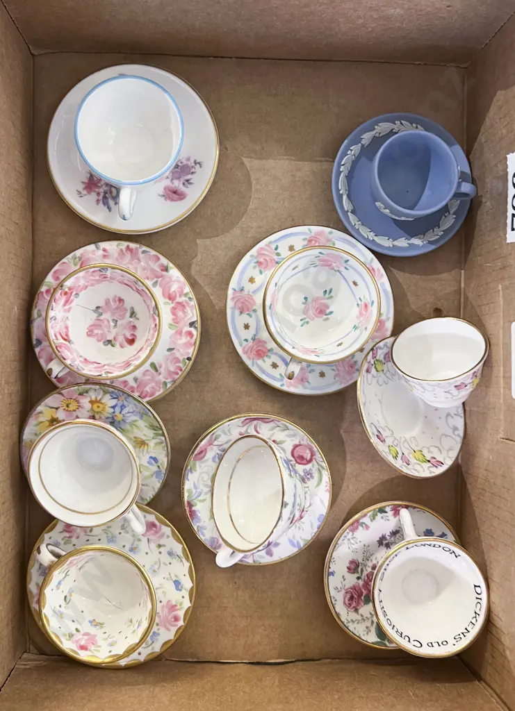 Small Quantity of Assorted China Miniatures Image 1++