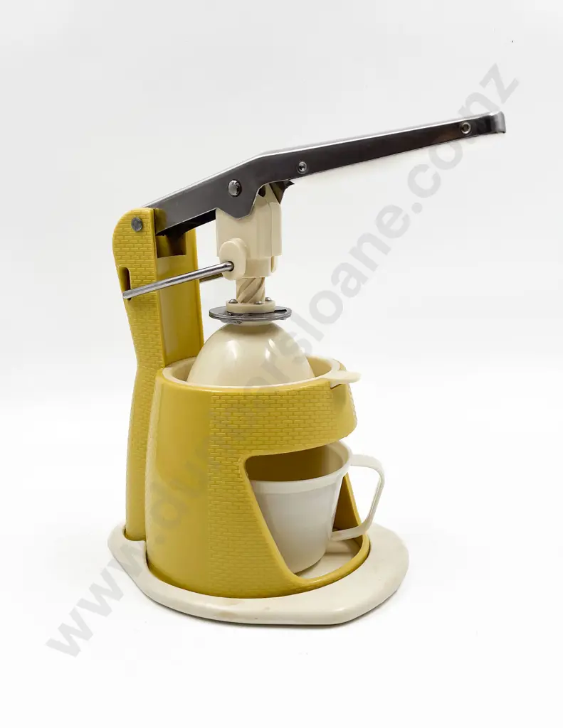 Vintage Italian Lemon Juicer Image 1++