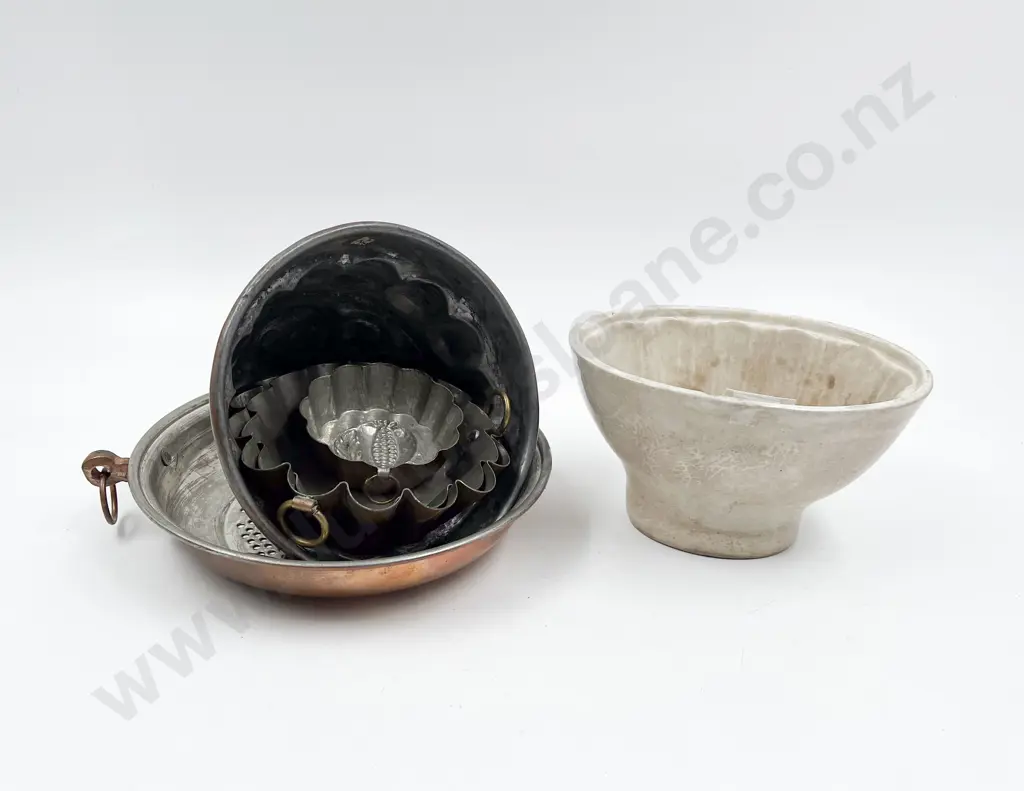 Small Quantity of Assorted Food Moulds etc Image 1++