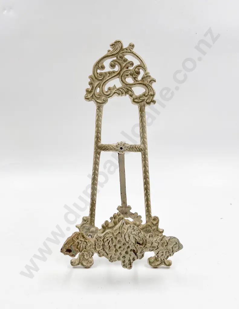 Small Wrought Metal Easel Image 1++