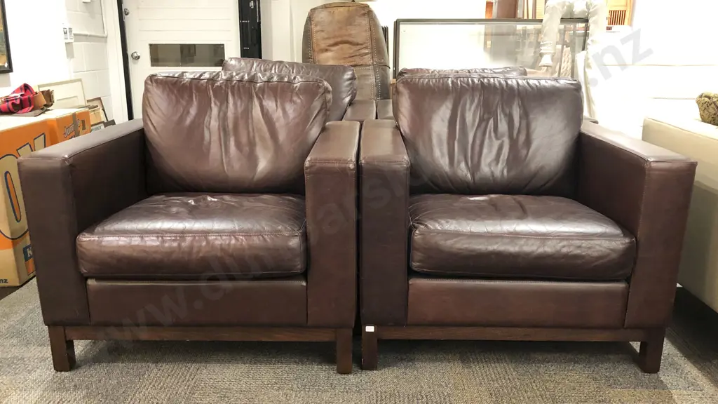 Pair of Leather Arm Chairs Image 1++