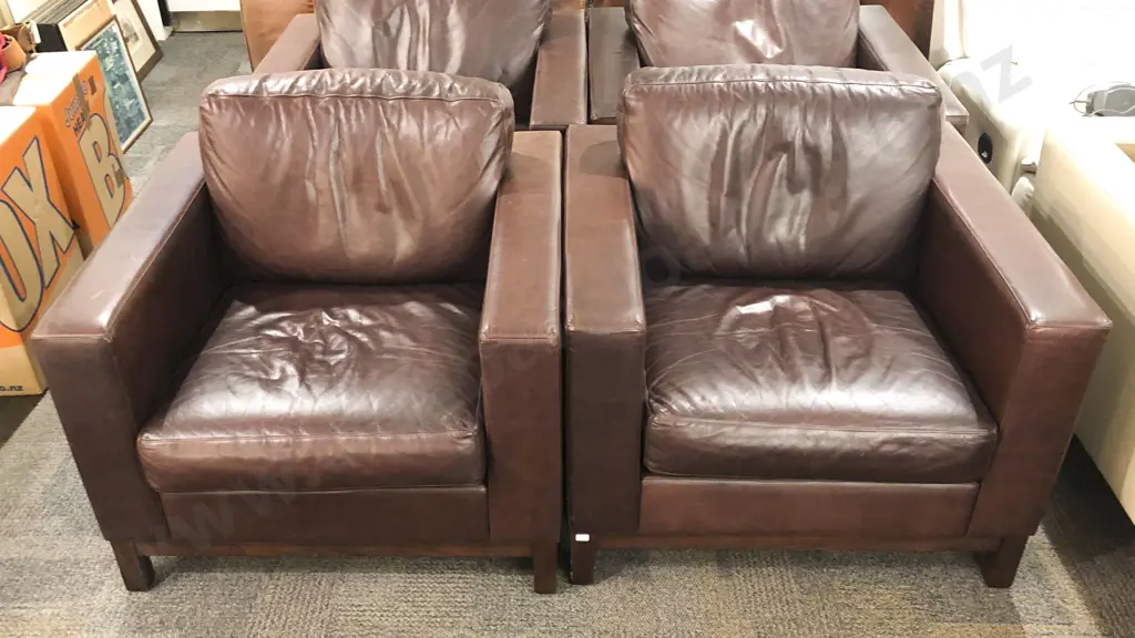 Pair of Leather Arm Chairs Image 1++