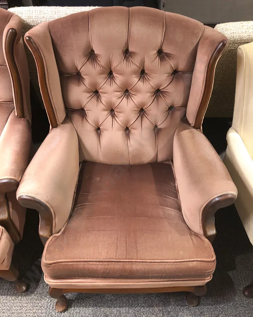 Three Piece Button Back Lounge Suite Image 1++