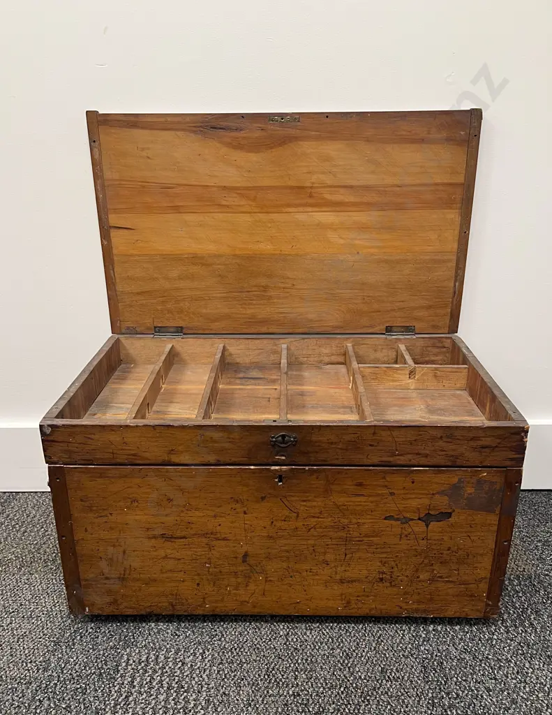 Vintage Tool Chest Image 1++
