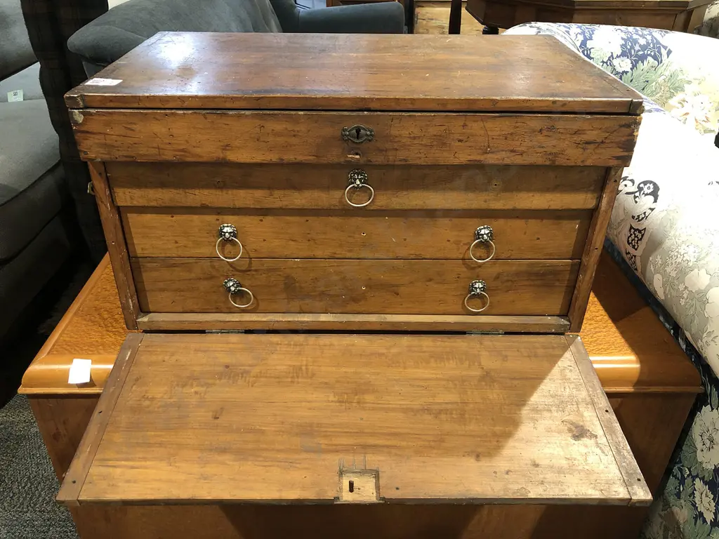 Vintage Tool Chest Image 1++