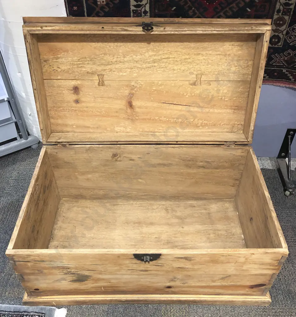 Vintage Blanket Chest Image 1++